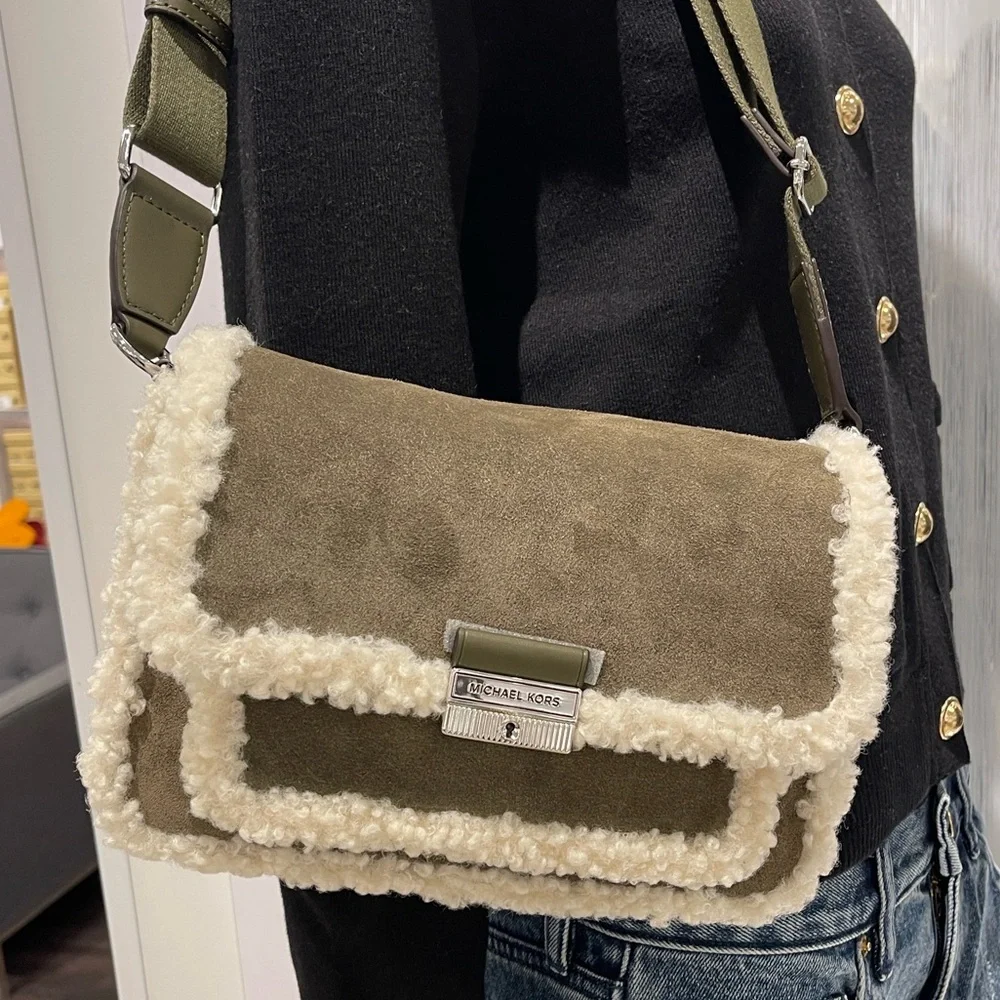 MICHAEL KORS Bradshaw Medium Suede and Faux Shearling Messenger Bag
Olive 
NWT - Picture 7 of 16
